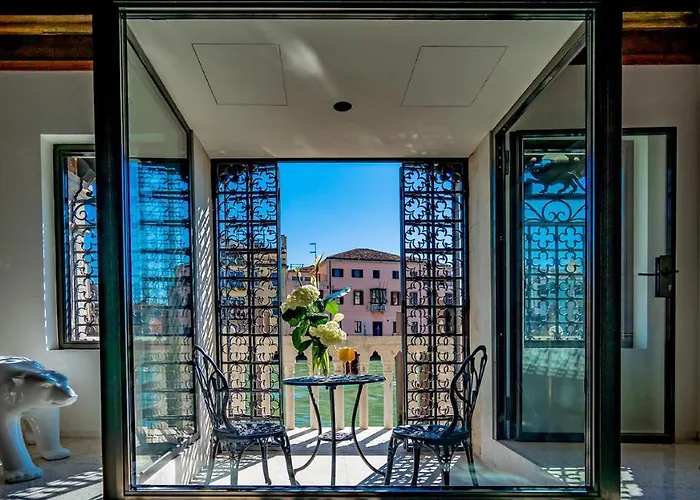 La Loggia Grand Canal